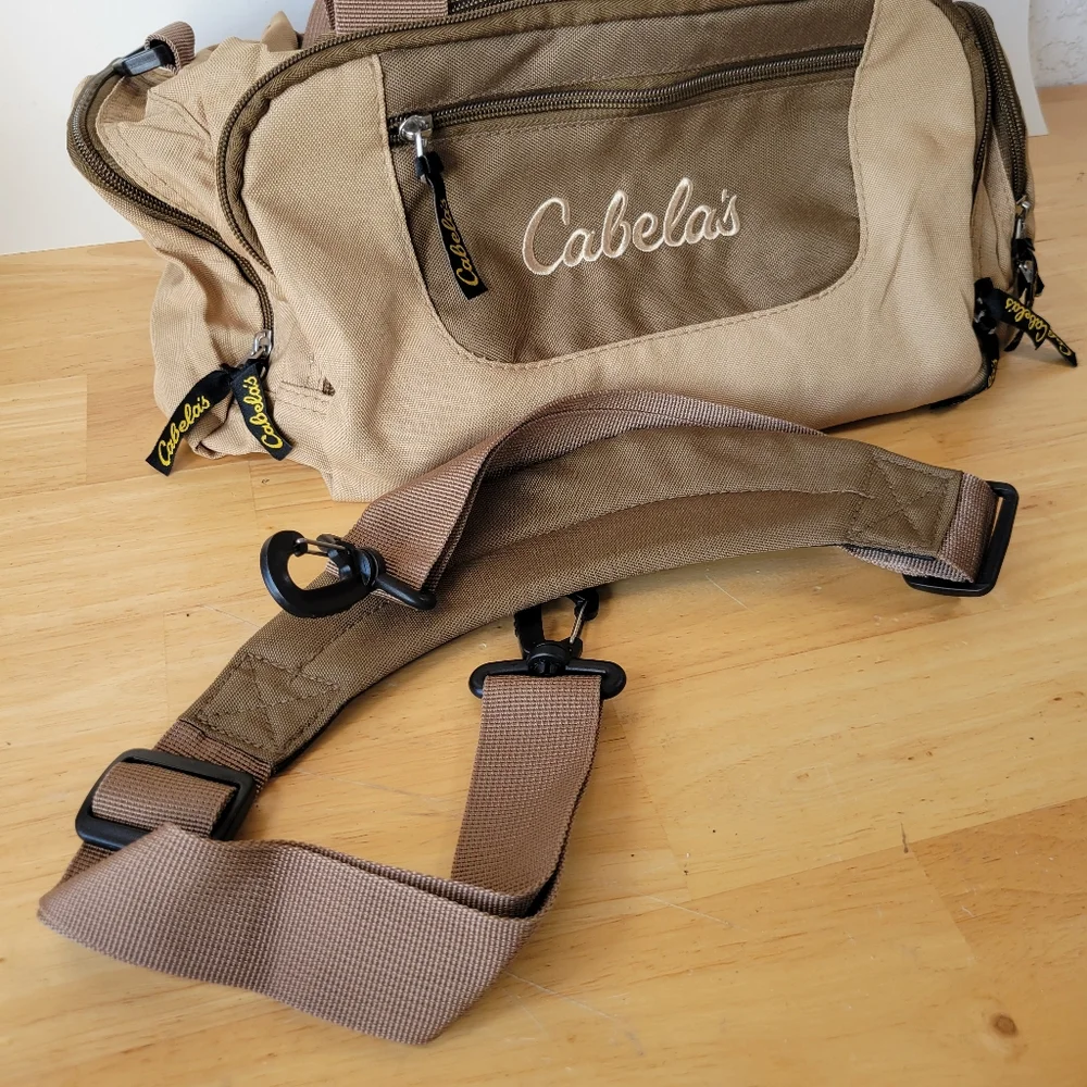 Cabela's Tan and Brown Men's Duffle Bag NWOT 15 Inches Shoulder Strap
